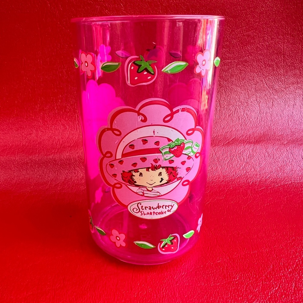 Early 2000s Zak Designs 4” plastic cup. 
Strawberry Shortcake